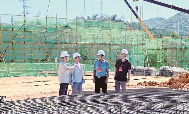 坚持问题导向推进党的自我革命