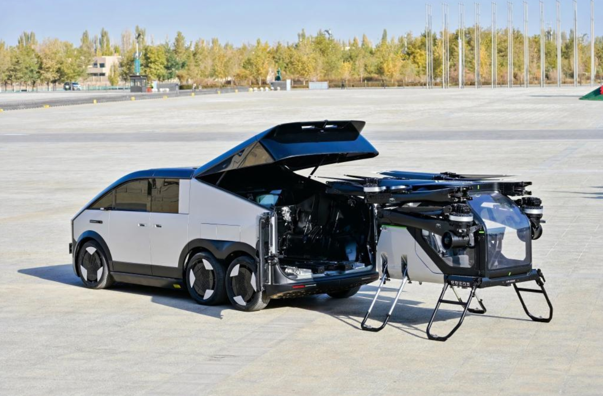 甘肃敦煌：坐着&ldquo;飞的&rdquo;游敦煌 低空经济打造西北旅游新业态