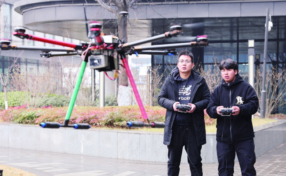 &ldquo;低空经济&rdquo;催生无人机考证忙