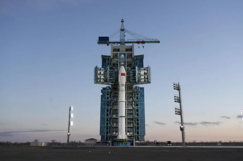 长二丙火箭成功发射实践三十号A、B、C星