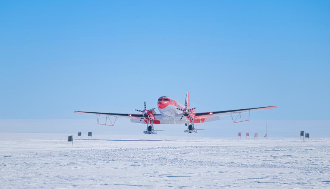 10年航程80万公里！中国&ldquo;雪鹰601&rdquo;飞机翱翔南极